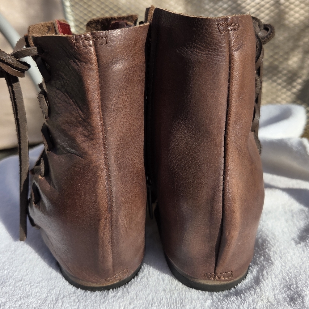 FreeBird Women's Brown Leather Ankle Boots-size 7 (Worn Once) Narrow Front - Picture 4 of 14